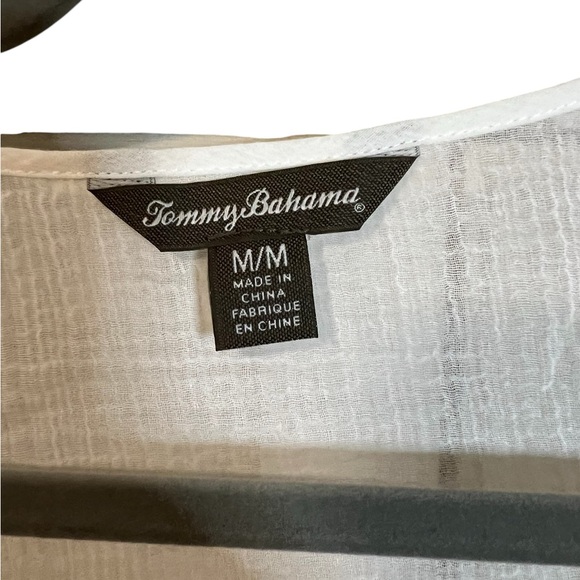 A white cotton Tommy Bahama top in size medium - Picture 3 of 7
